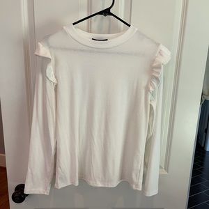 🎯 3 for $15 🎯 Juniors L cream colored ruffle long sleeve top